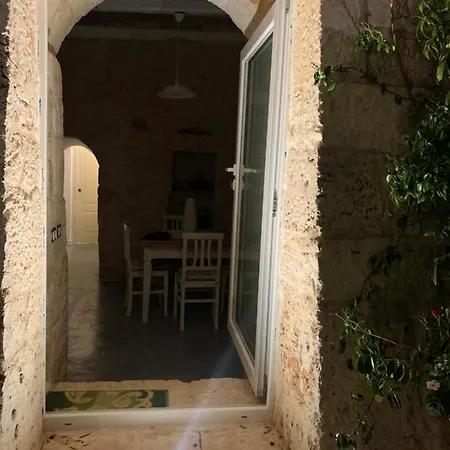 Trulli Da Lalli * オストゥーニ