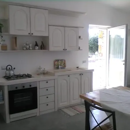 Trulli Da Lalli オストゥーニ